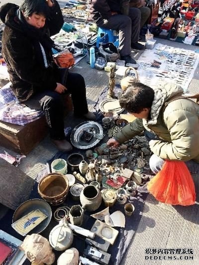 北京市潘家园文玩市场一角张哲/摄影