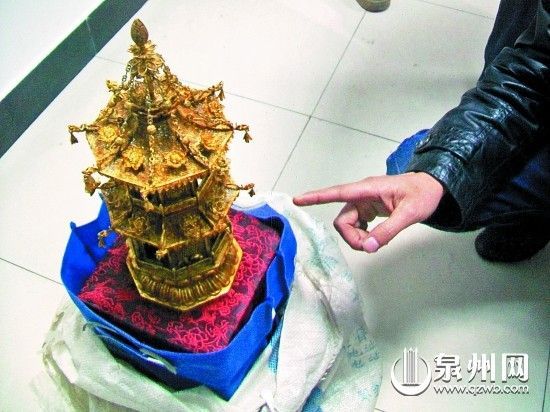金佛塔